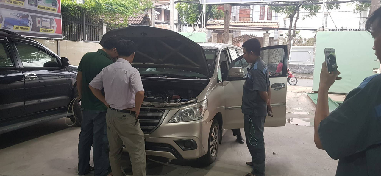 thay KÍNH Ô TÔ TẬN NƠI 30